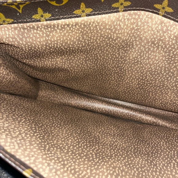 Louis Vuitton Brown Briefcase with Monogram Pattern and Gold Clasp - Picture 5 of 7